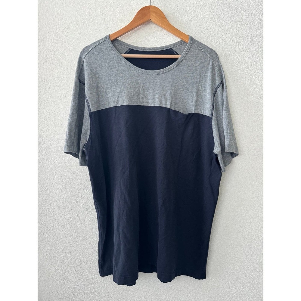 Lululemon men’s shirt size Large/XL navy and grey A110